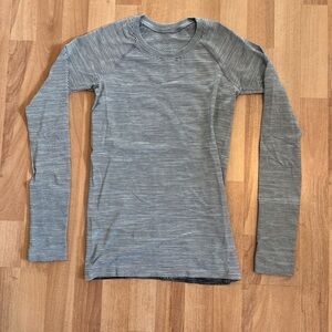 Women’s Size 4 Lululemon Top